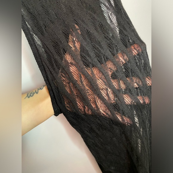 Guess High Slit Cover Up Top. - Picture 7 of 8